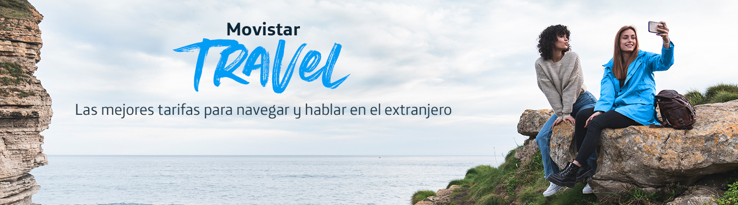 Movistar Travel las mejores tarifas para navegar y hablar en el extranjero con Roaming Internacional Prepago. Chicas tomando se una selfie