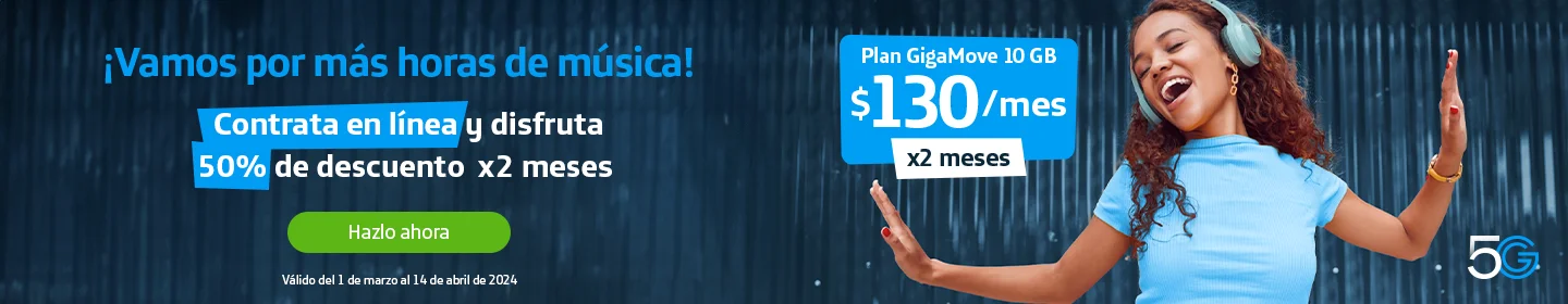 Plan GigaMove 10GB por $130 la mes durante los primeros 2 meses. Amigas tomando una selfie